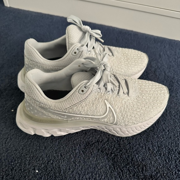 Nike React Infinity Running Shoes - Picture 3 of 6